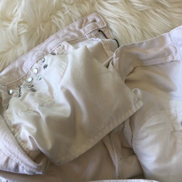 APT 9  Cutoff Jean Fringe Studded Shorts White - Picture 8 of 12